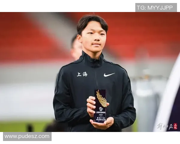 上海足球队以59分稳居欧锦赛积分榜首位展现强劲实力 上海足球队以59分稳居欧锦赛积分榜首位展现强劲实力